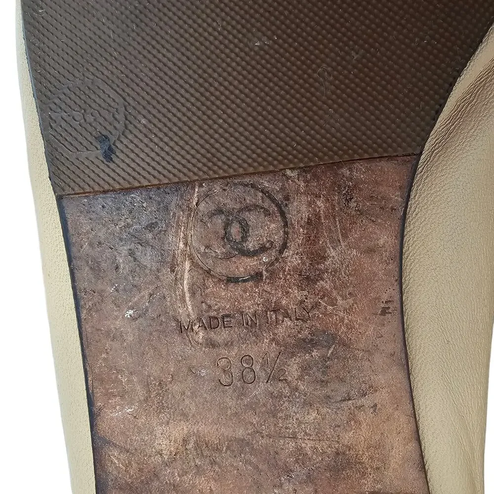 Chanel CC Cap Toe Ballet Flat Beige Tan Black Leather Slipper Size 38.5 7.5 8
